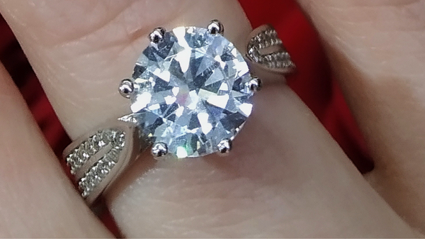 Beautiful timeless ring for engagement 