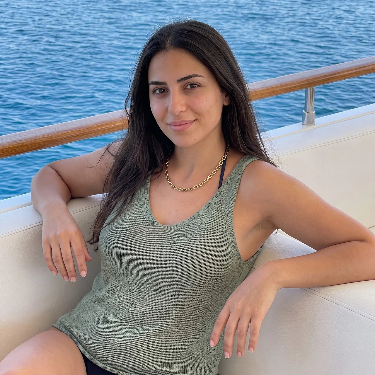 Gold chain necklace — worn on a relaxed day, gold | SKU: lachaine