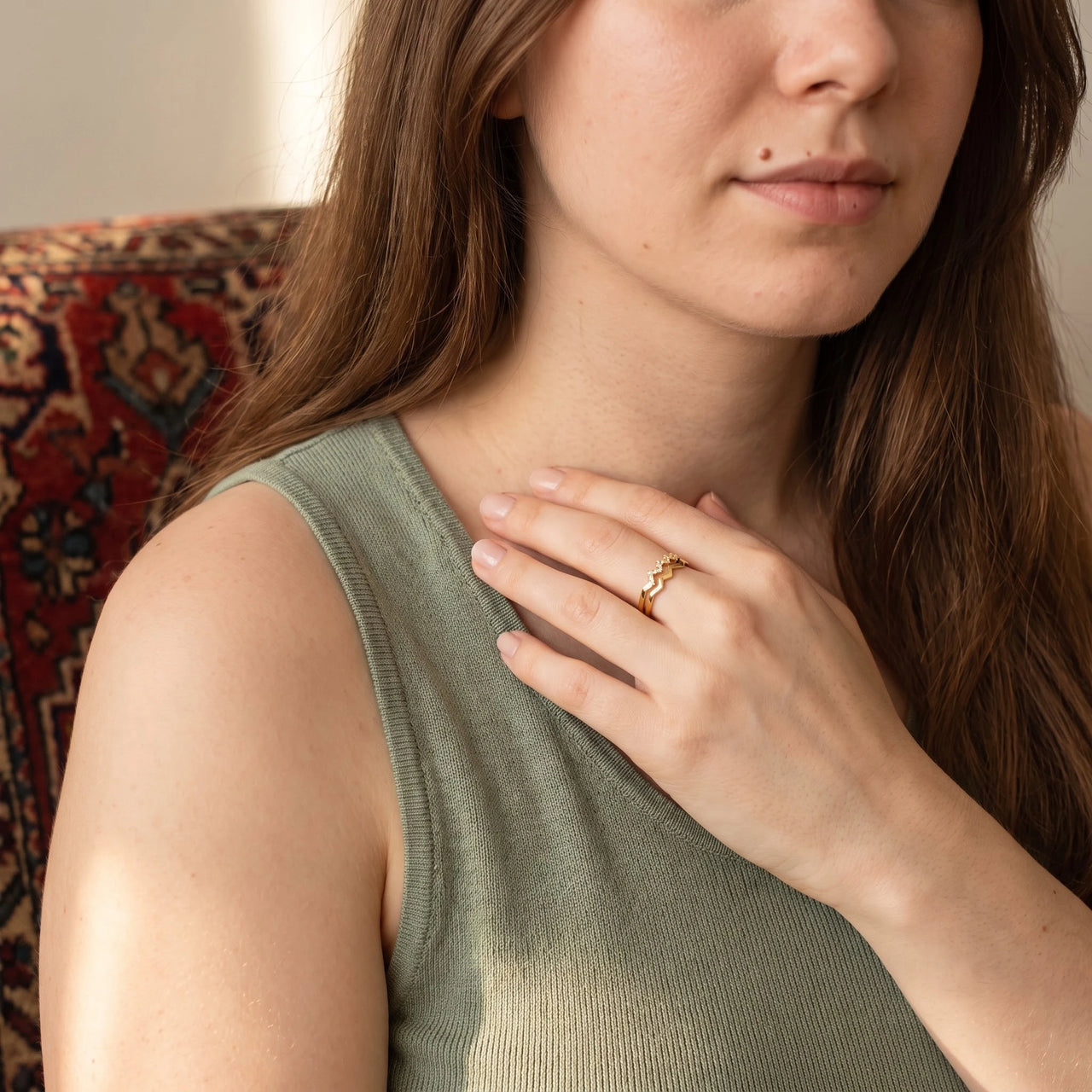 The Zigzag, gold ring — worn gesture | SKU: lezigzag