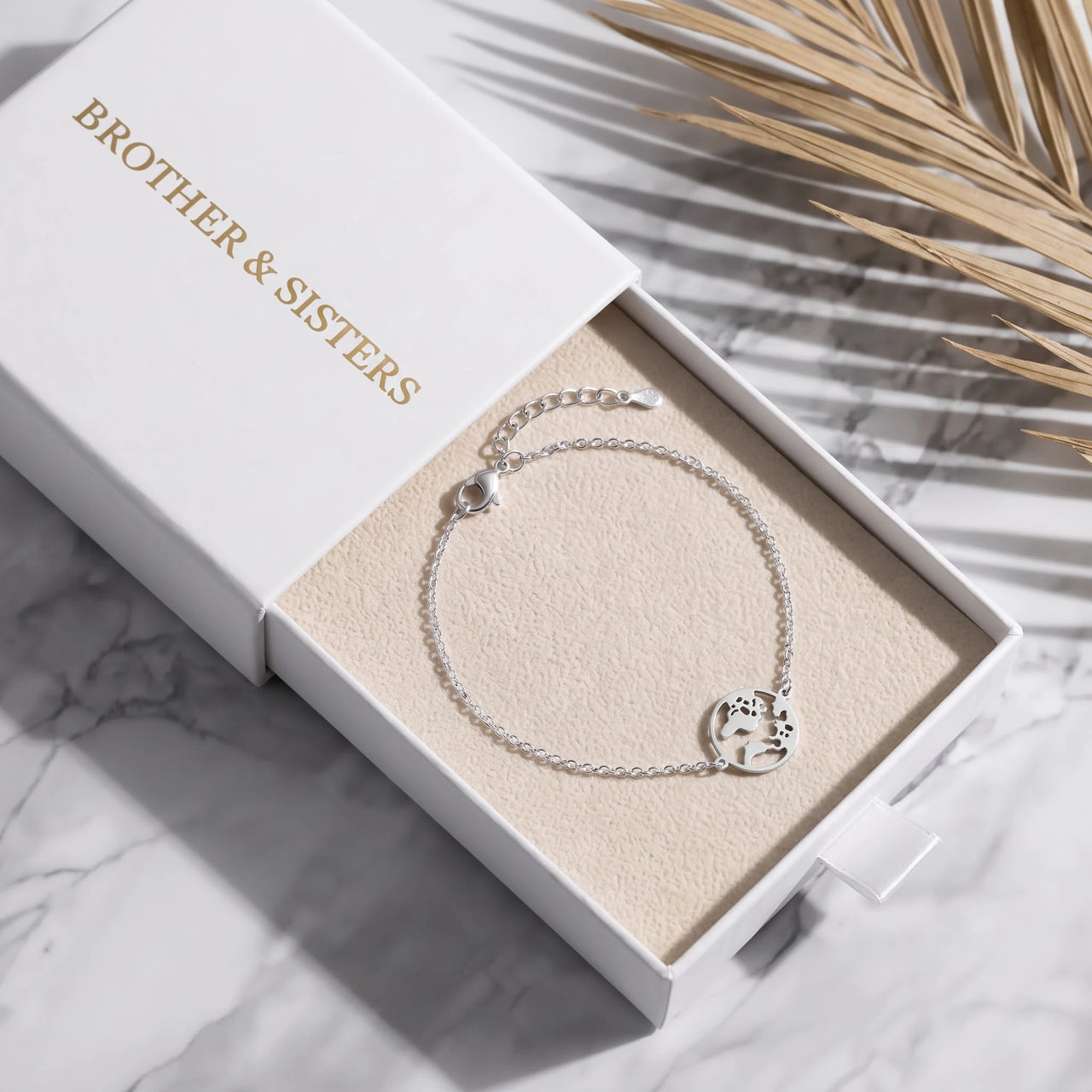 Globe bracelet — in the gift box, silver | SKU: 22665062-white-gold