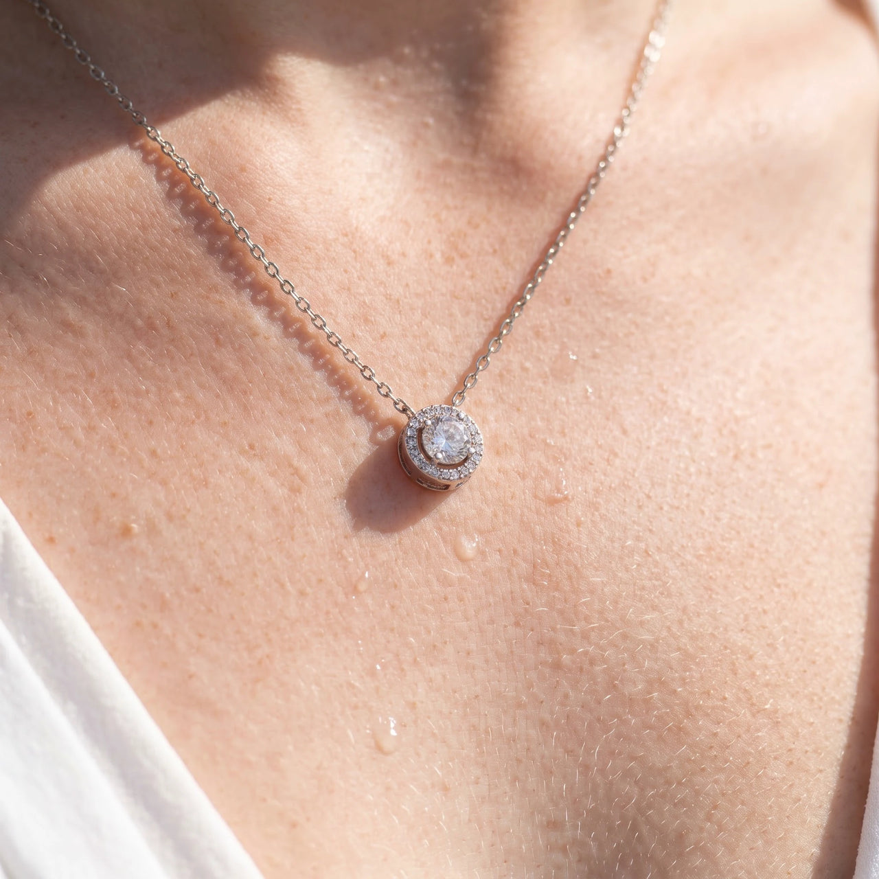 Halo necklace — close-up of the details, silver | SKU: 33136351